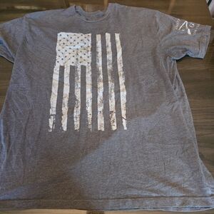 Grunt Style Gray Short Sleeve Tee with Distressed White Flag Graphic